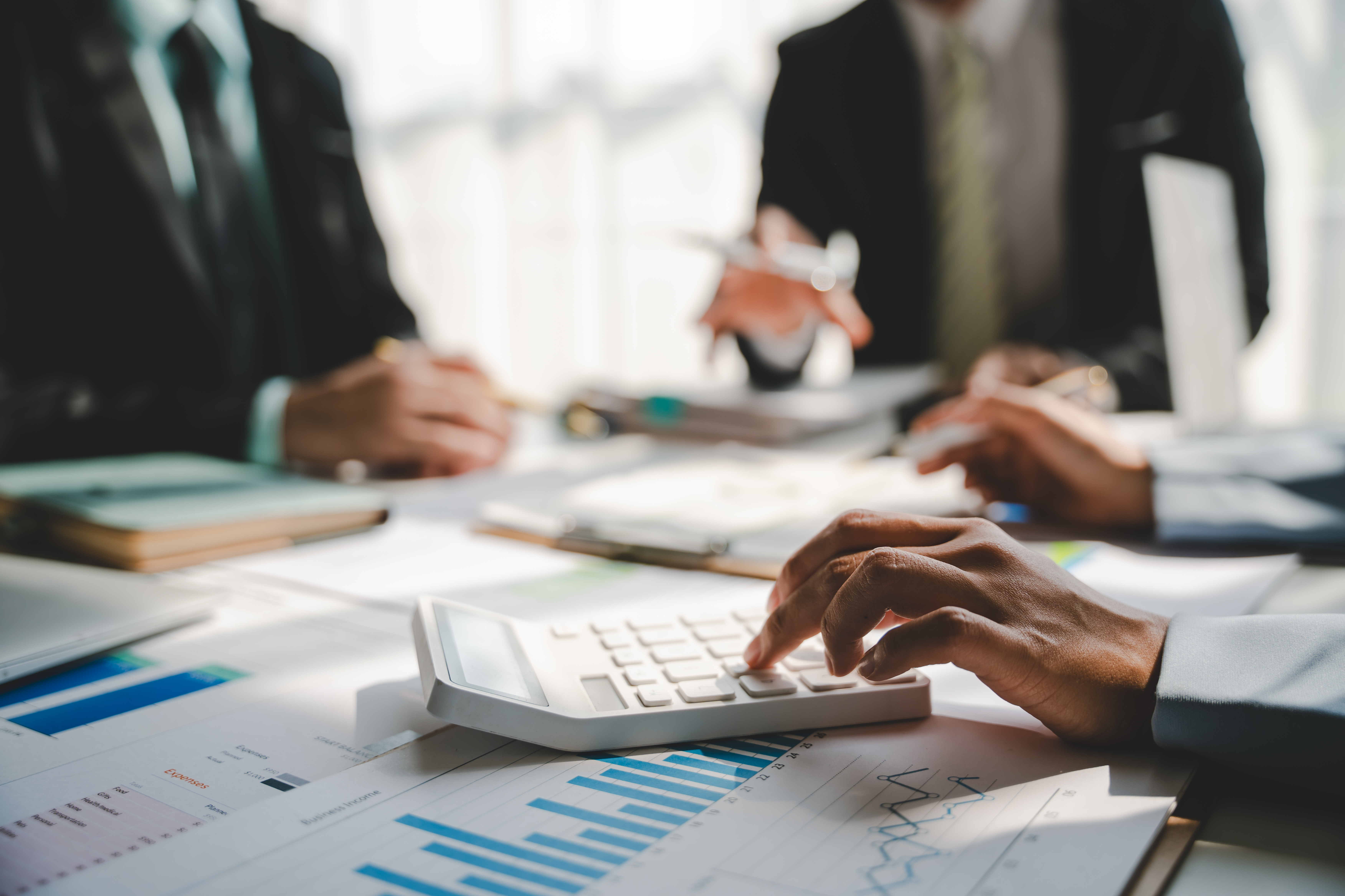 CARF mantém autuação por simulação em estrutura empresarial envolvendo empresa optante pelo Simples Nacional - 