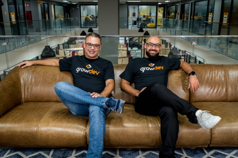“Growdev, em parceria com a Arezzo&Co lança a segunda edição da formação de analista de dados.” - 