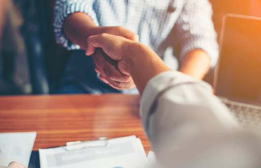 Aprovada proposta que prevê que vagas de emprego deverão mencionar nome da empresa contratante - 