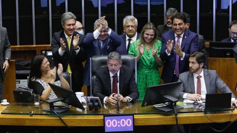 Câmara derruba mudanças do Senado e aprova Marco Fiscal - 