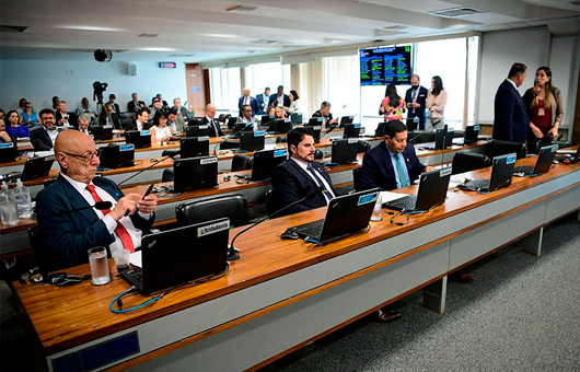 Aprovada na CCJ do Senado Federal PEC que limita decisões monocráticas e pedido de vista no Judiciário - 